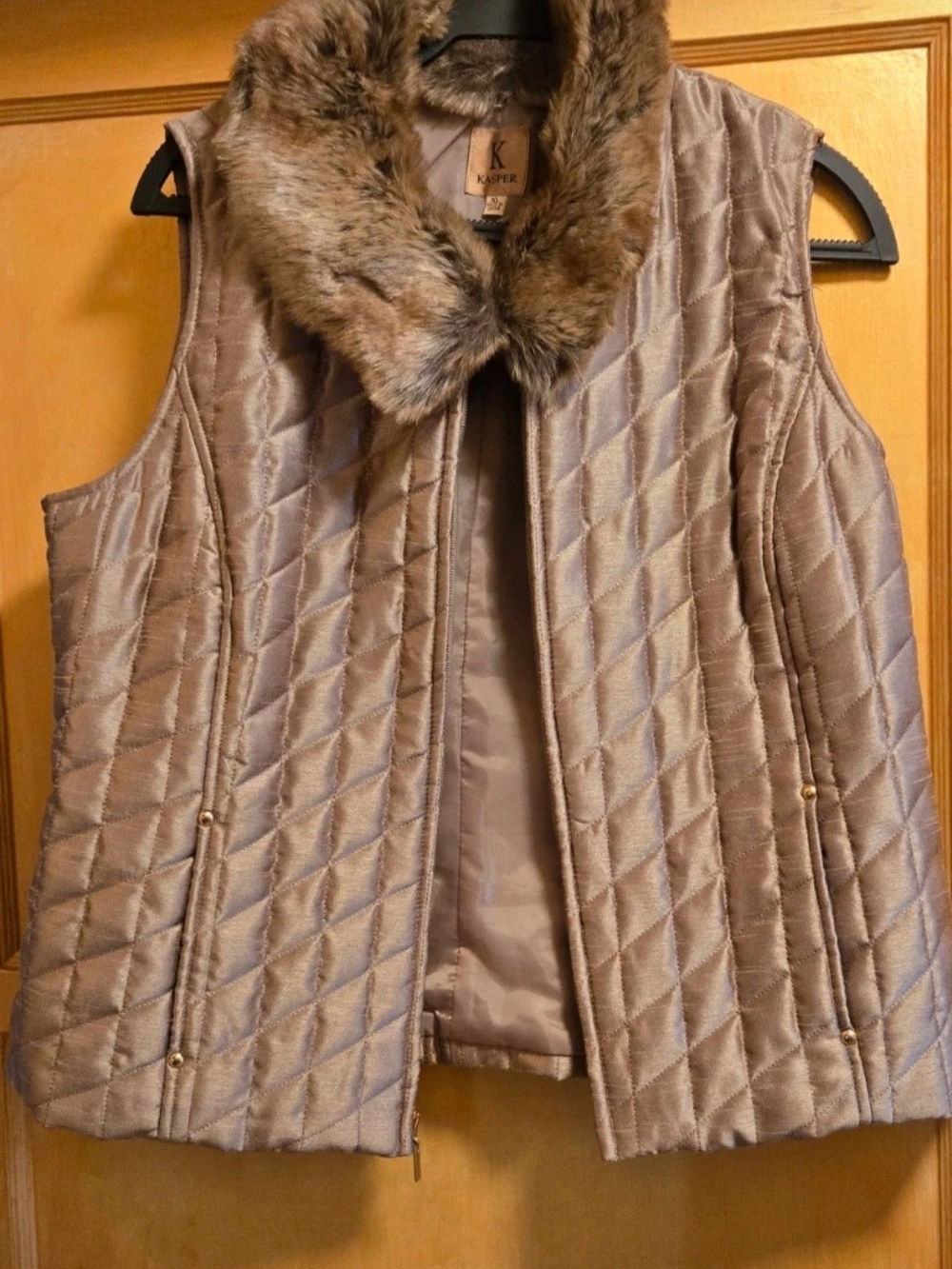 Kasper Quilted Faux-Fur Collar Vest in Taupe